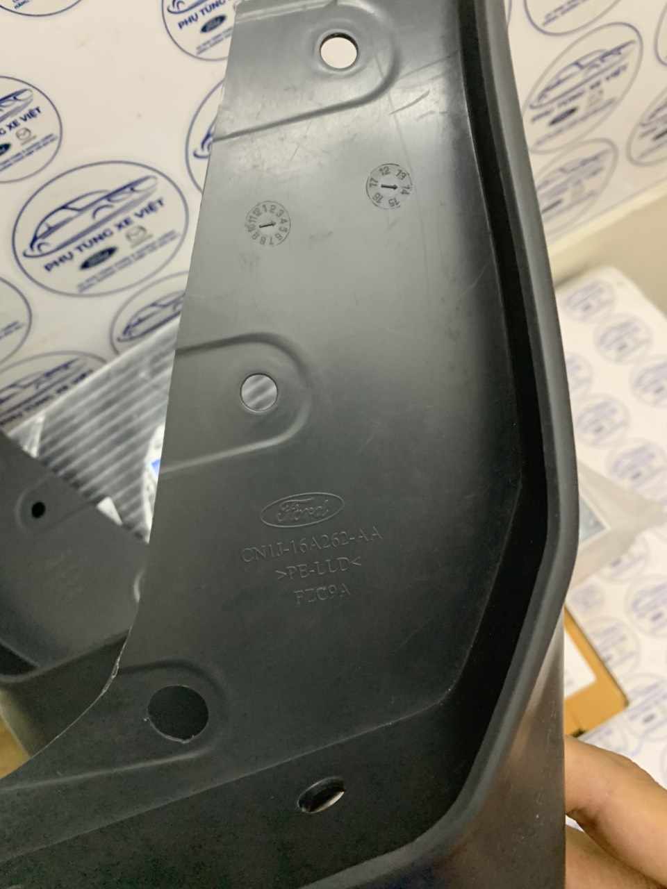 Chắn bùn bánh sau EcoSport CN1J-16A262-AA CN1J-16A263-AA