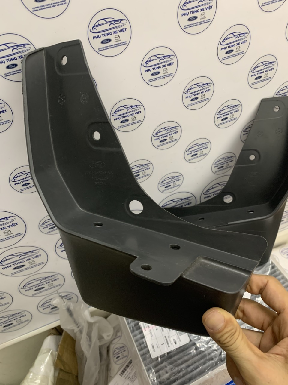 Chắn bùn bánh sau EcoSport CN1J-16A262-AA CN1J-16A263-AA