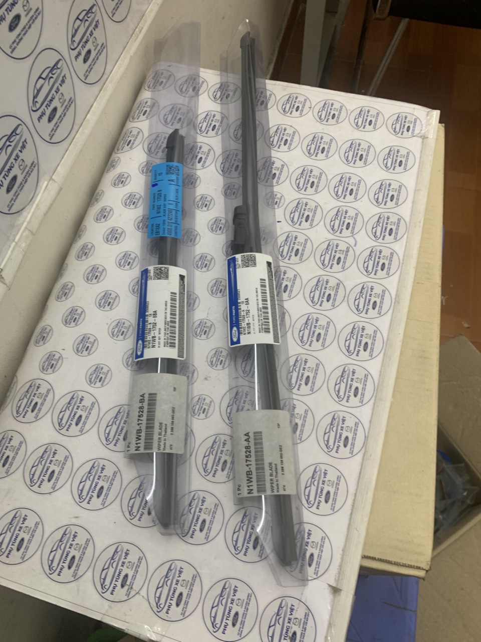 Chổi gạt mưa trước Ford Everest 2022 23 24 25 N1WZ17528B A