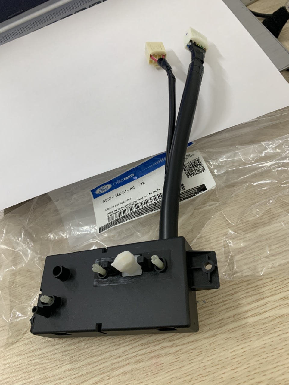 Công tắc chỉnh ghế Everest 2016 17 18 19 20 1979486 1979487LH