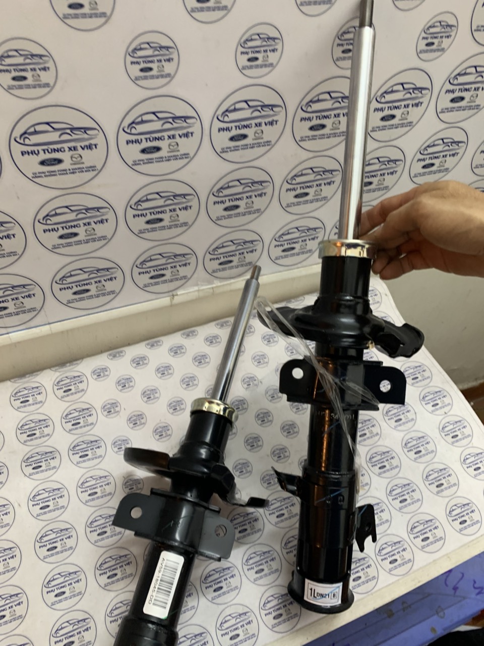 Giảm sóc trước Ford Fiesta 2011 12 13 14 15 16 17 AV5Z18124T P