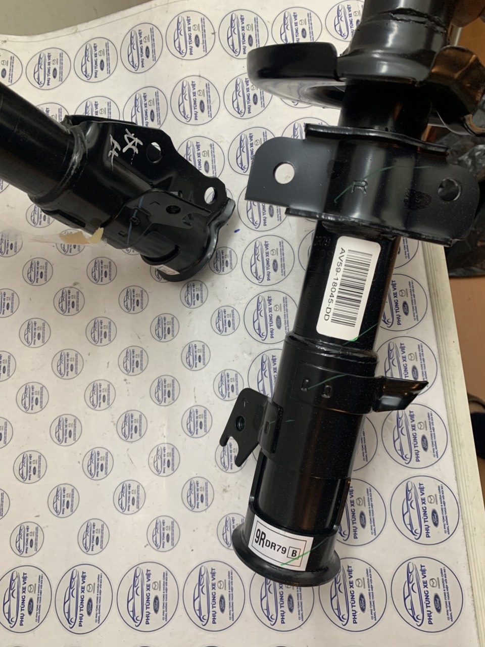 Giảm sóc trước Ford Fiesta 2011 12 13 14 15 16 17 AV5Z18124T P