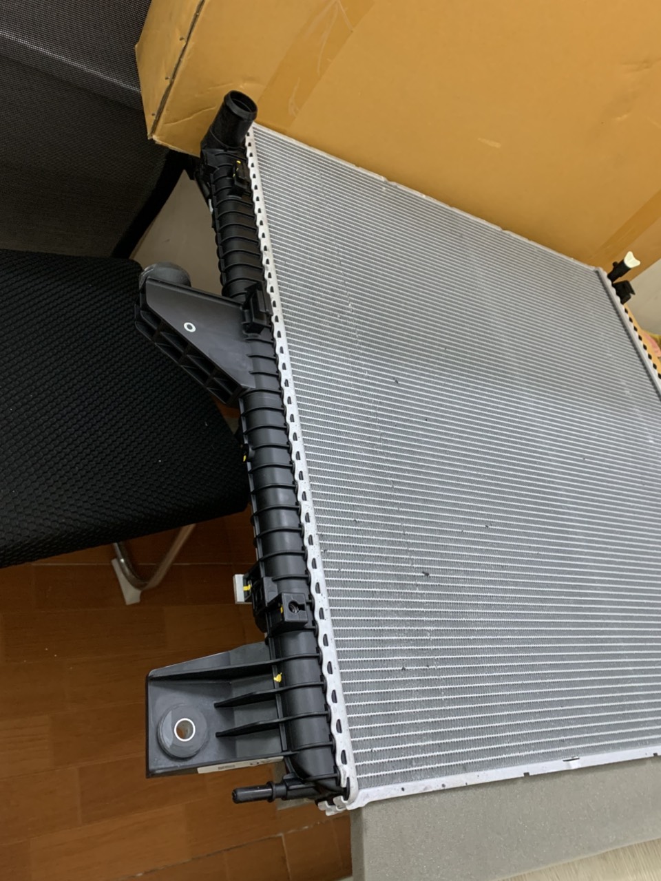 Giàn nóng liền Két nước Ranger 2.0 2018 19 20 21 JB3B19710AA