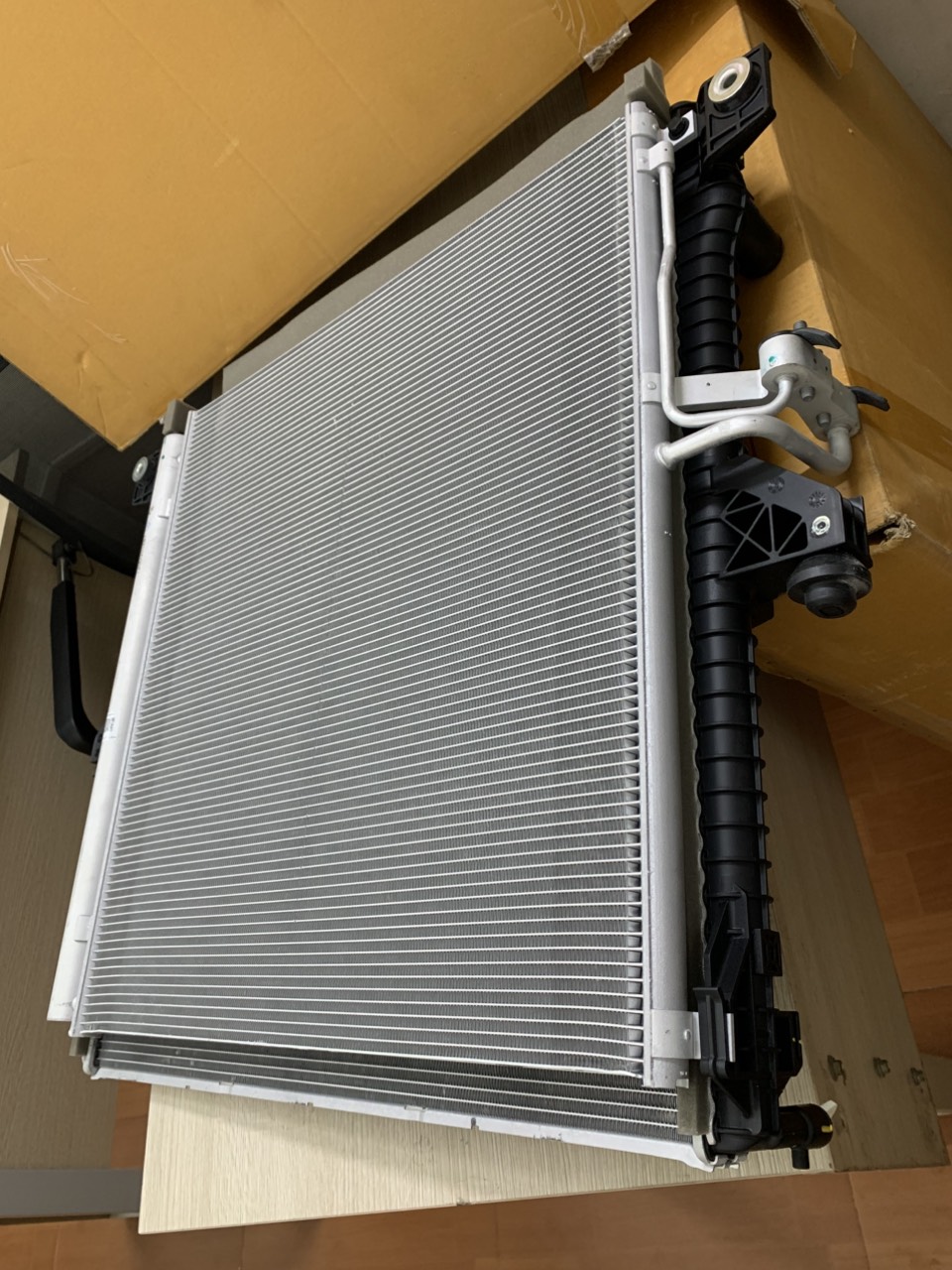 Giàn nóng liền Két nước Ranger 2.0 2018 19 20 21 JB3B19710AA