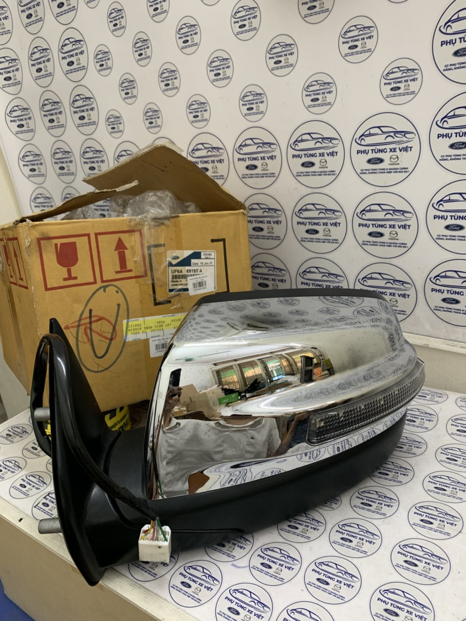 Gương chiếu hậu Everest 2009 10 11 12 13 14 UF6A69180A 120A