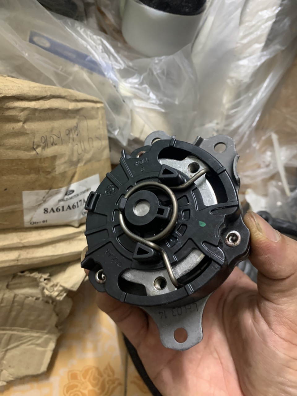 Hãm ngả ghế trước Ford Ranger 2013 đến 2019 8A6Z58617A44A