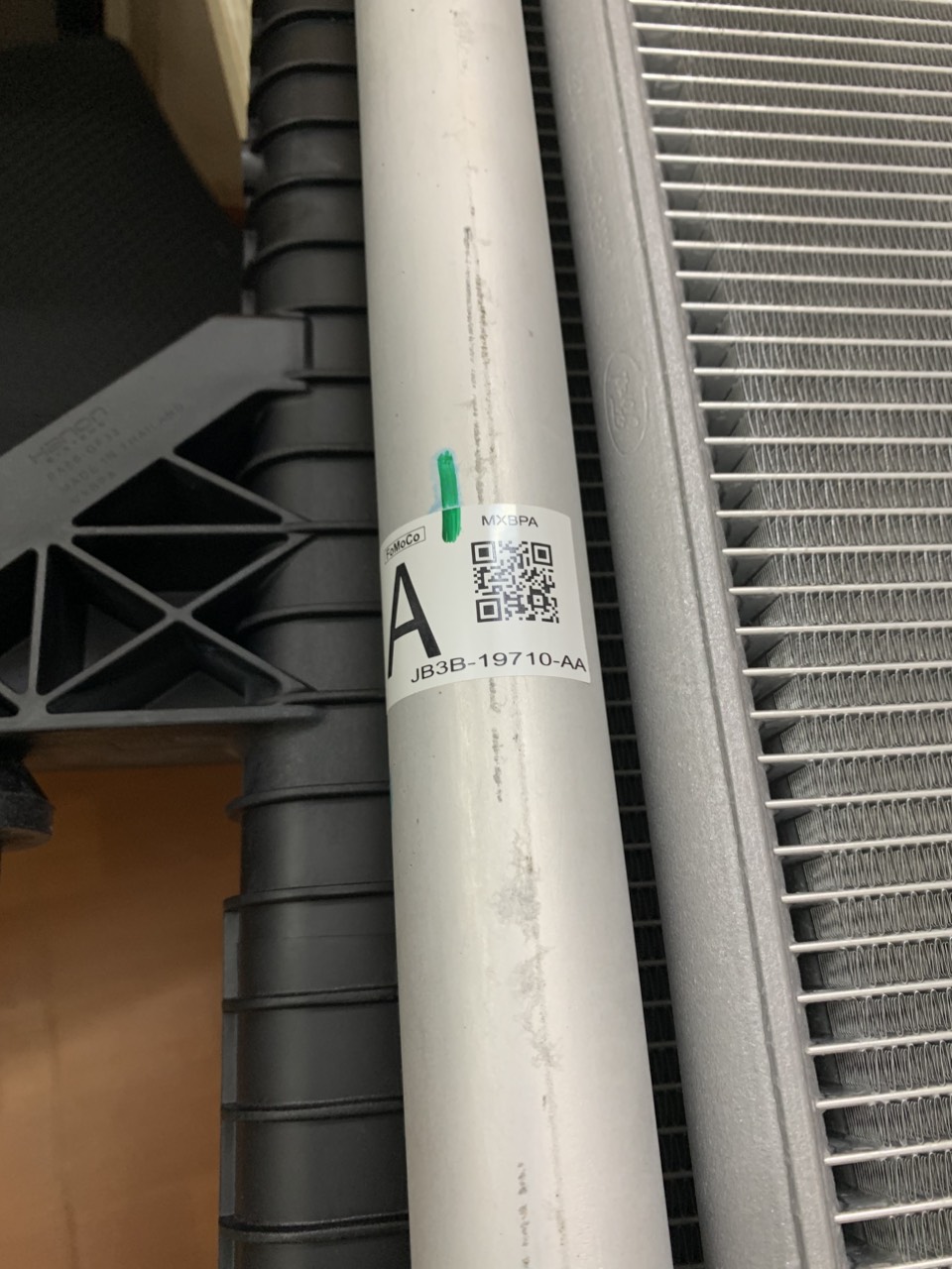 Két nước làm mát Ford Everest 2018 19 20 21 22 23 JB3Z8C342A