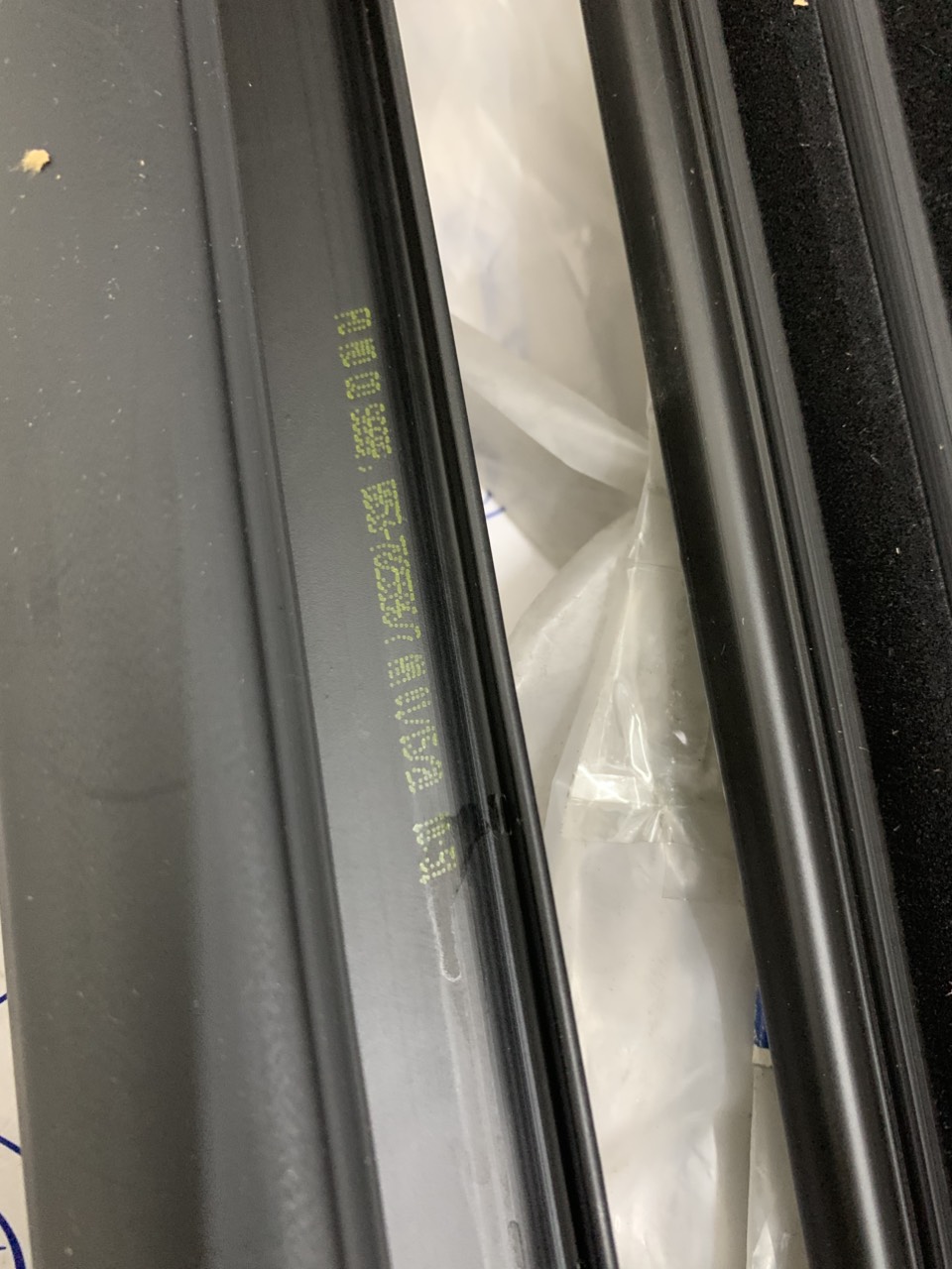 Nẹp ngoài chân kính cửa trước sau Ford Explorer 2016 17 18 19