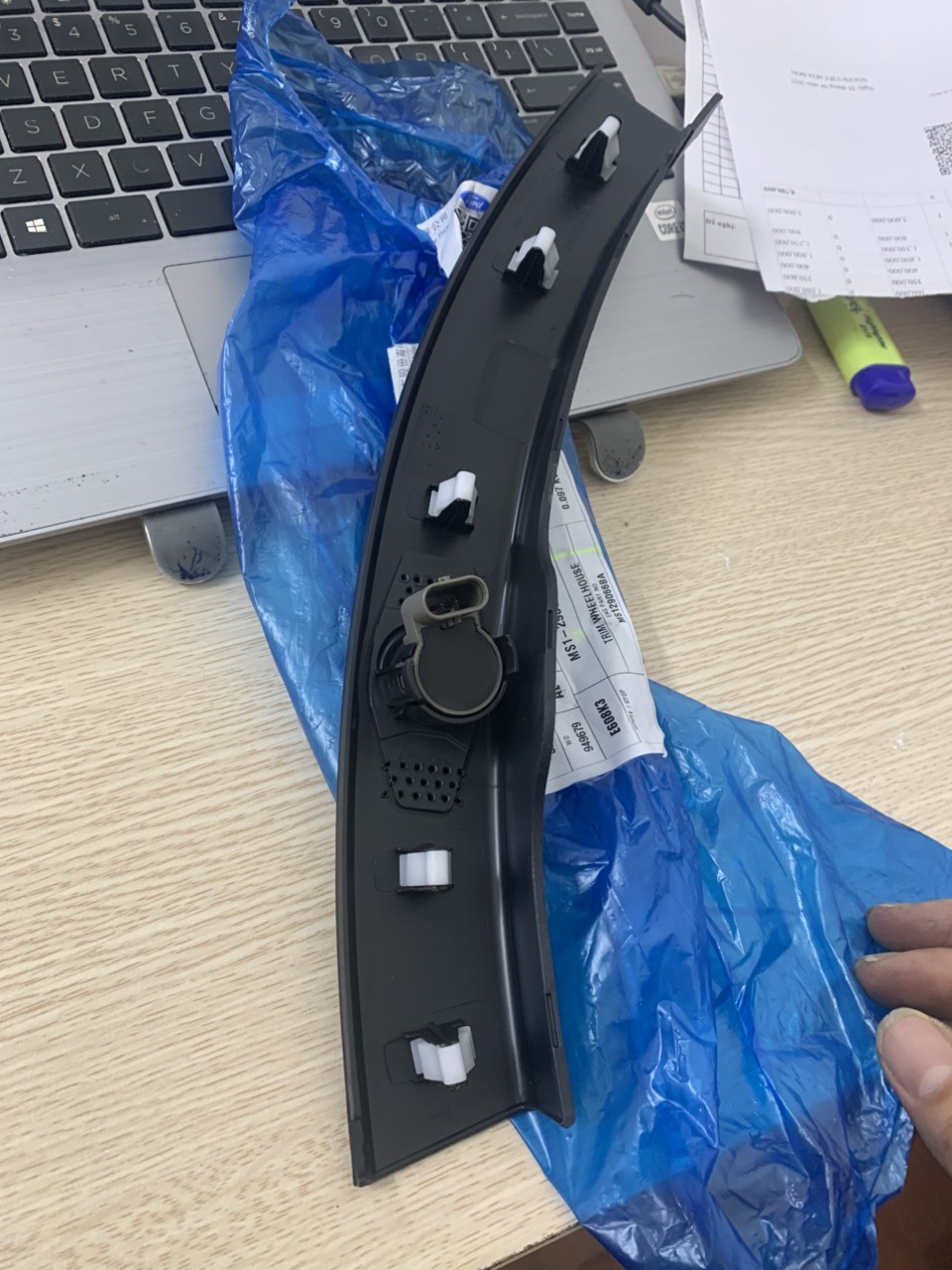 Nẹp ốp tai xe Ford Territory bên phụ MS129066BA JS1-29066-A B