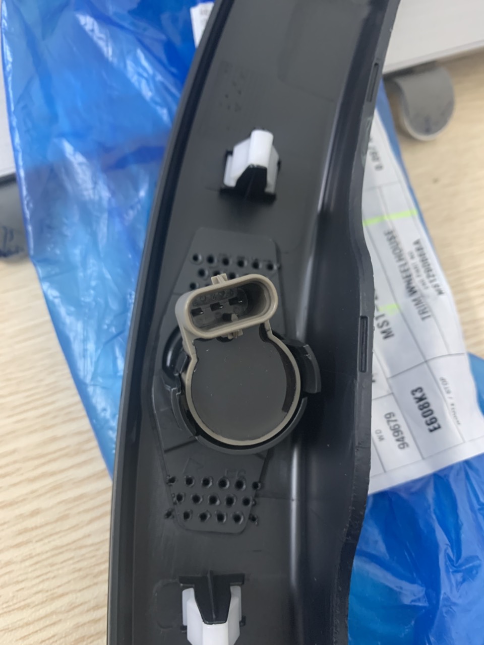 Nẹp ốp tai xe Ford Territory bên phụ MS129066BA JS1-29066-A B