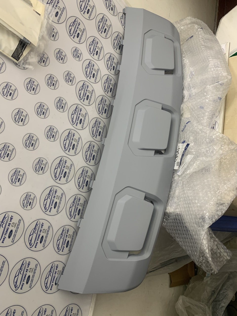 Ốp cản trước Ford Territory JS117766AAXUAA JS1-17766-A B