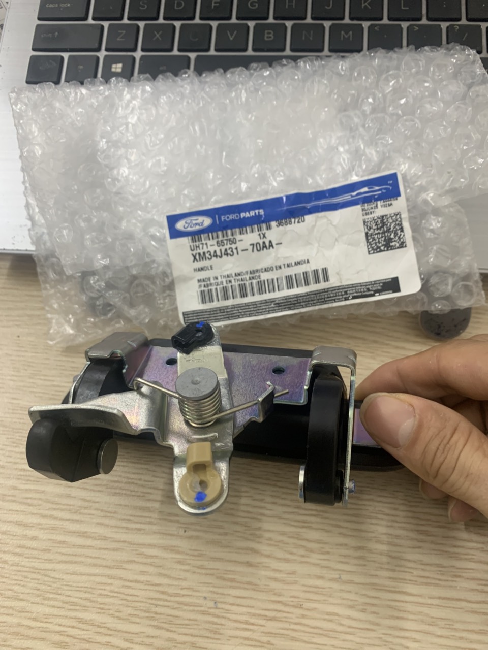 Tay mở cửa thùng sau Ford Ranger 2001 2 3 4 5 6 UH7165750