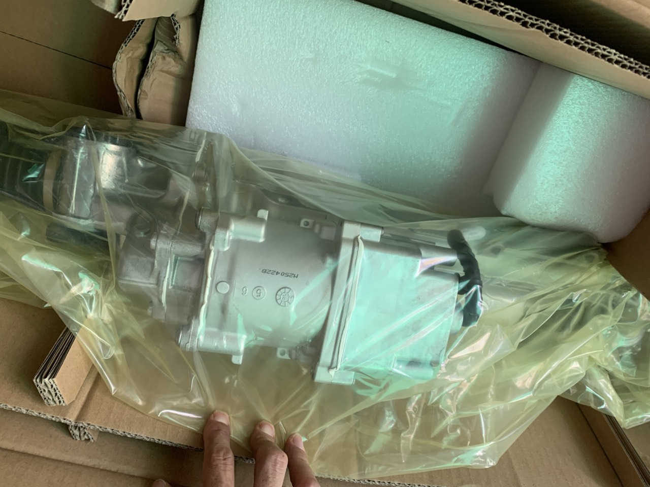 Thước lái điện Ford Ranger Everest 2023 24 25 MB3C-3D070-LJ