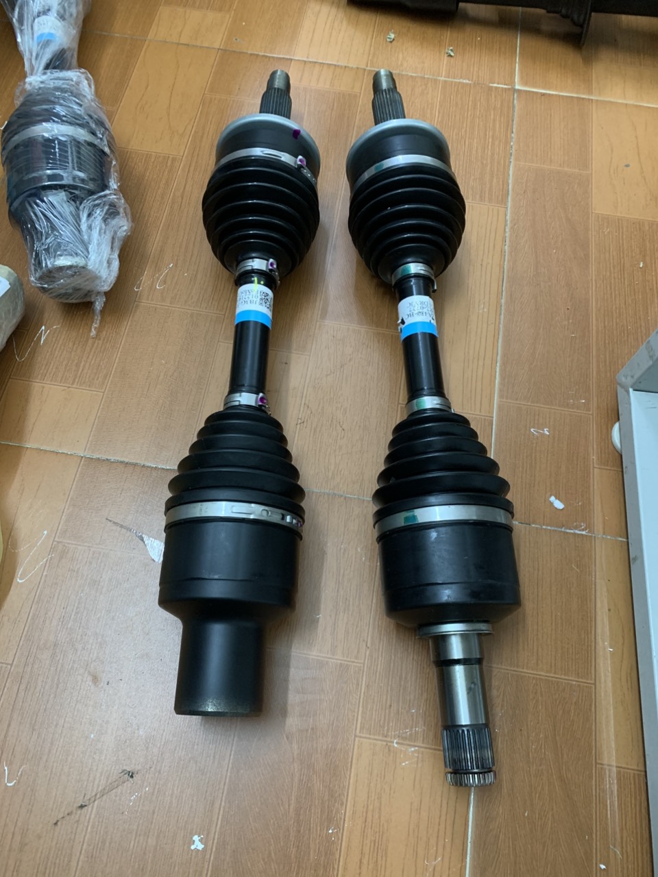 Trục láp trước phải Ford Ranger 3.2 JB3Z3A428B JB3G3A427BB