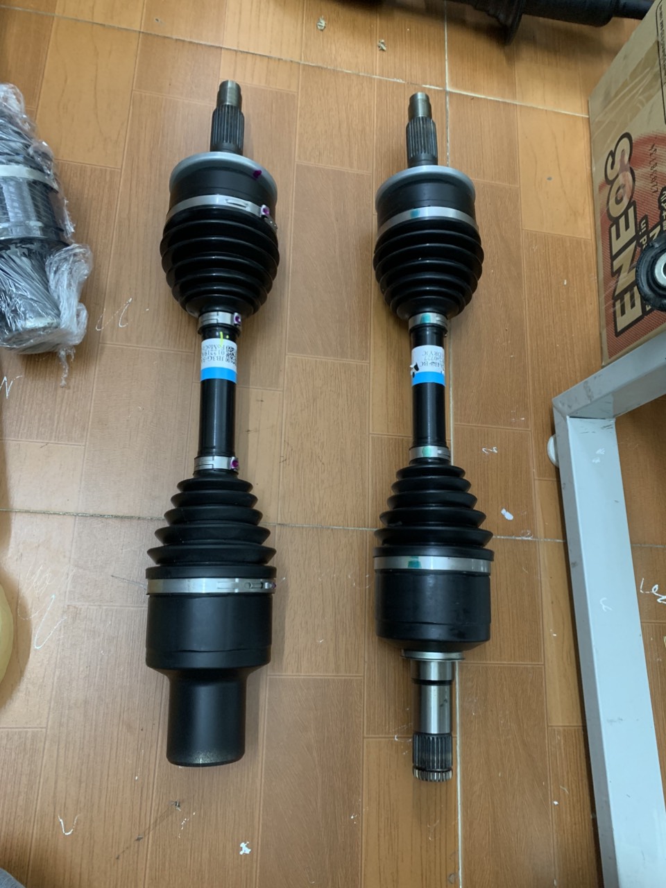 Trục láp trước trái Ford Ranger 3.2 JB3Z3A427B JB3G3A428BC