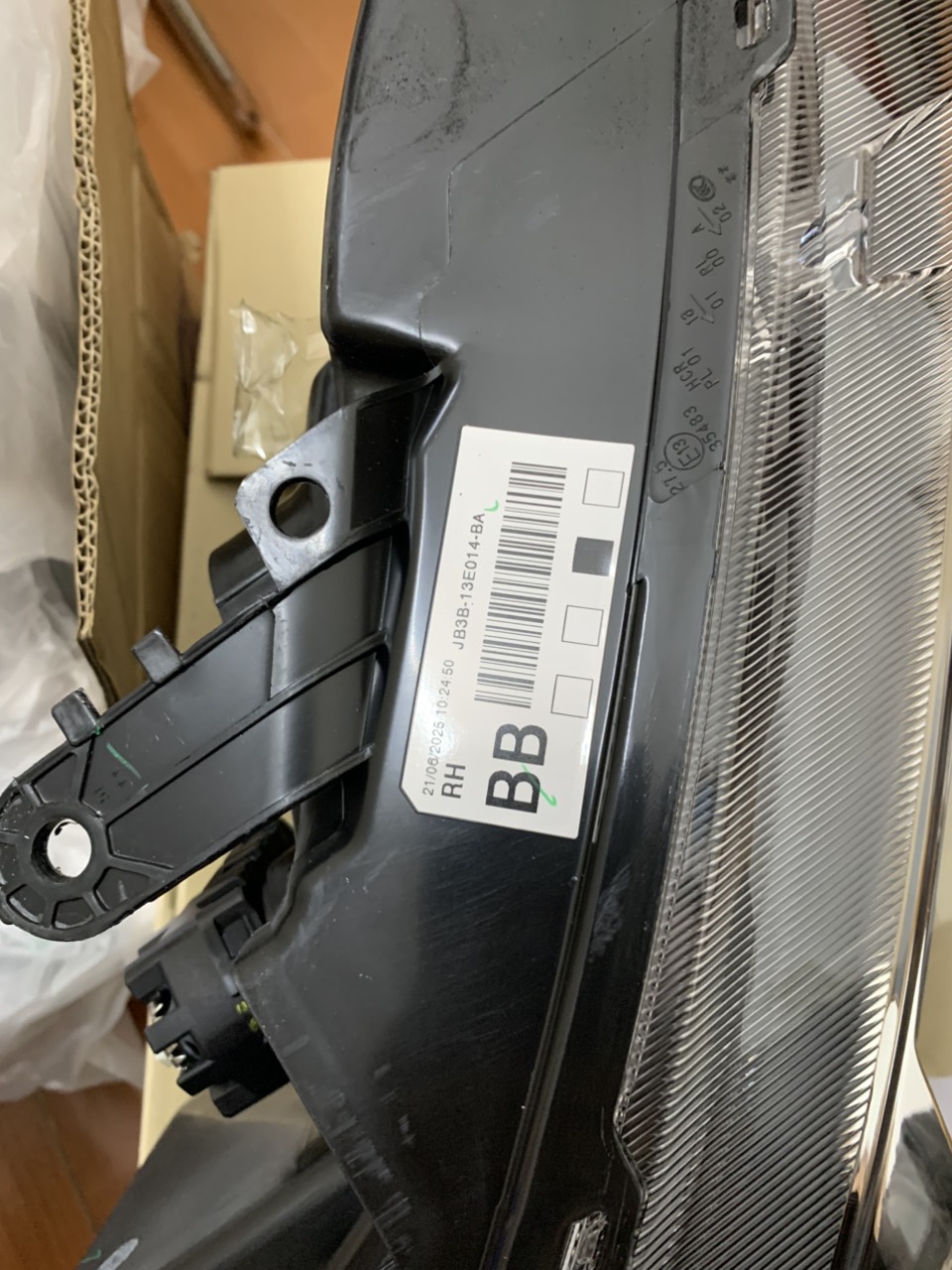 Vỏ đèn pha Ford Everest 2020 21 JB3Z13008AH JB3B13E014BA