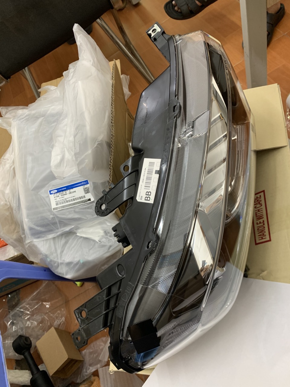 Vỏ đèn pha Ford Everest 2020 21 JB3Z13008AH JB3B13E014BA