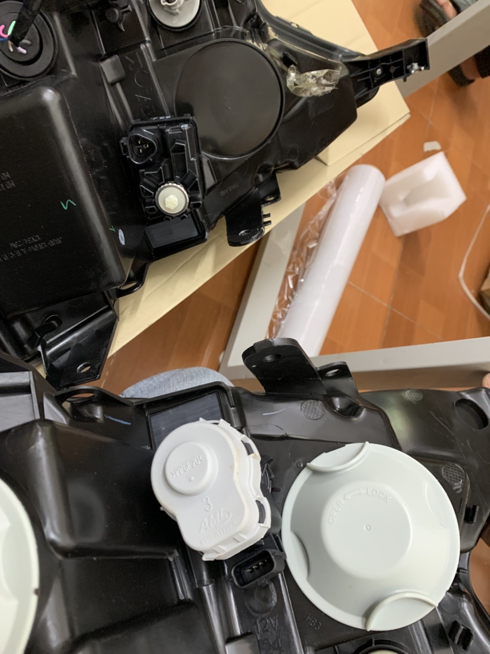 Vỏ đèn pha Ford Everest 2020 21 JB3Z13008AH JB3B13E014BA