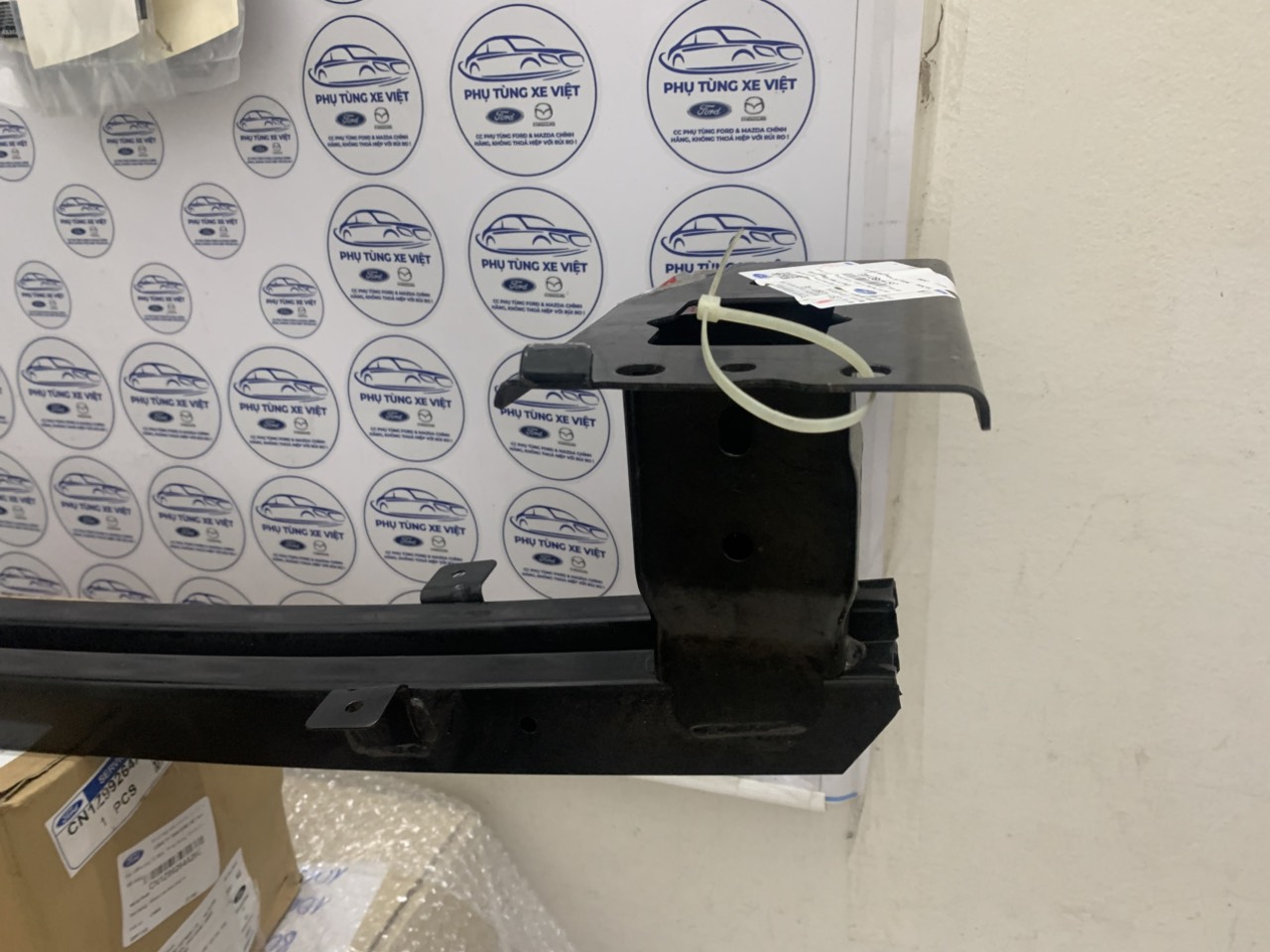 Xương tăng cứng, xương đỡ cản trước Ford Territory JS143801AE