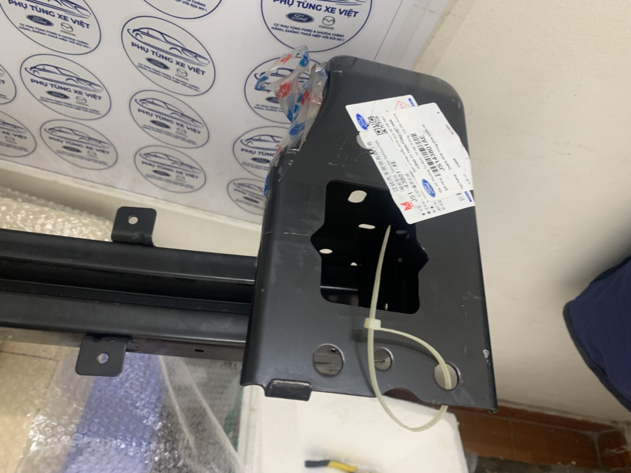 Xương tăng cứng, xương đỡ cản trước Ford Territory JS143801AE