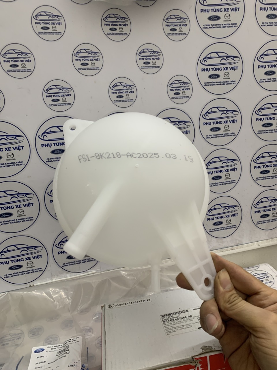 Bình nước làm mát Ford Territory FS18K218AC FS1-8K218-AB