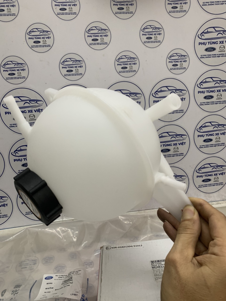 Bình nước phụ Ford Territory KS18K218AG KS1 8K218 AG