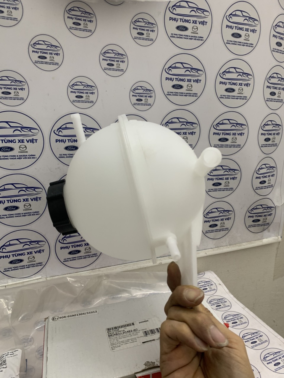 Bình nước làm mát Ford Territory FS18K218AC FS1-8K218-AB