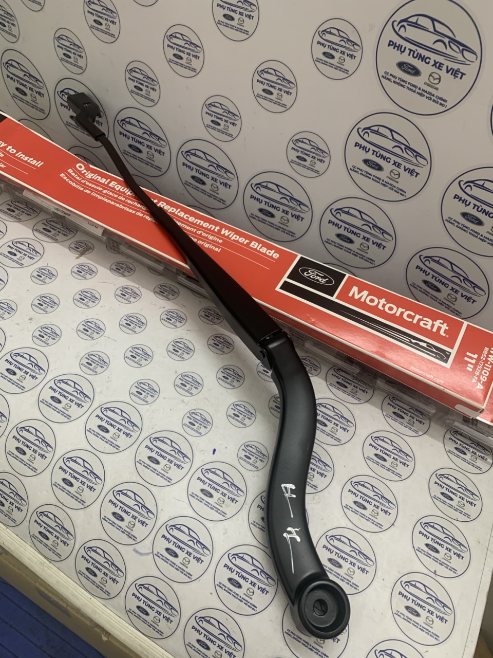 Cần gạt mưa Ford Ranger 2015 16 17 18 19 20 21 EB3Z17526G F