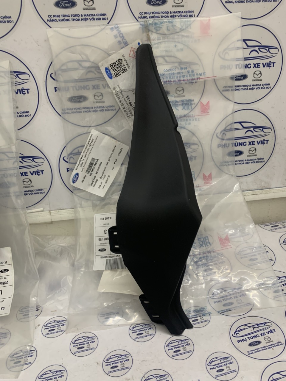 Che bản lề Ốp góc chân kính chắn gió Ford Territory NS1N03199A