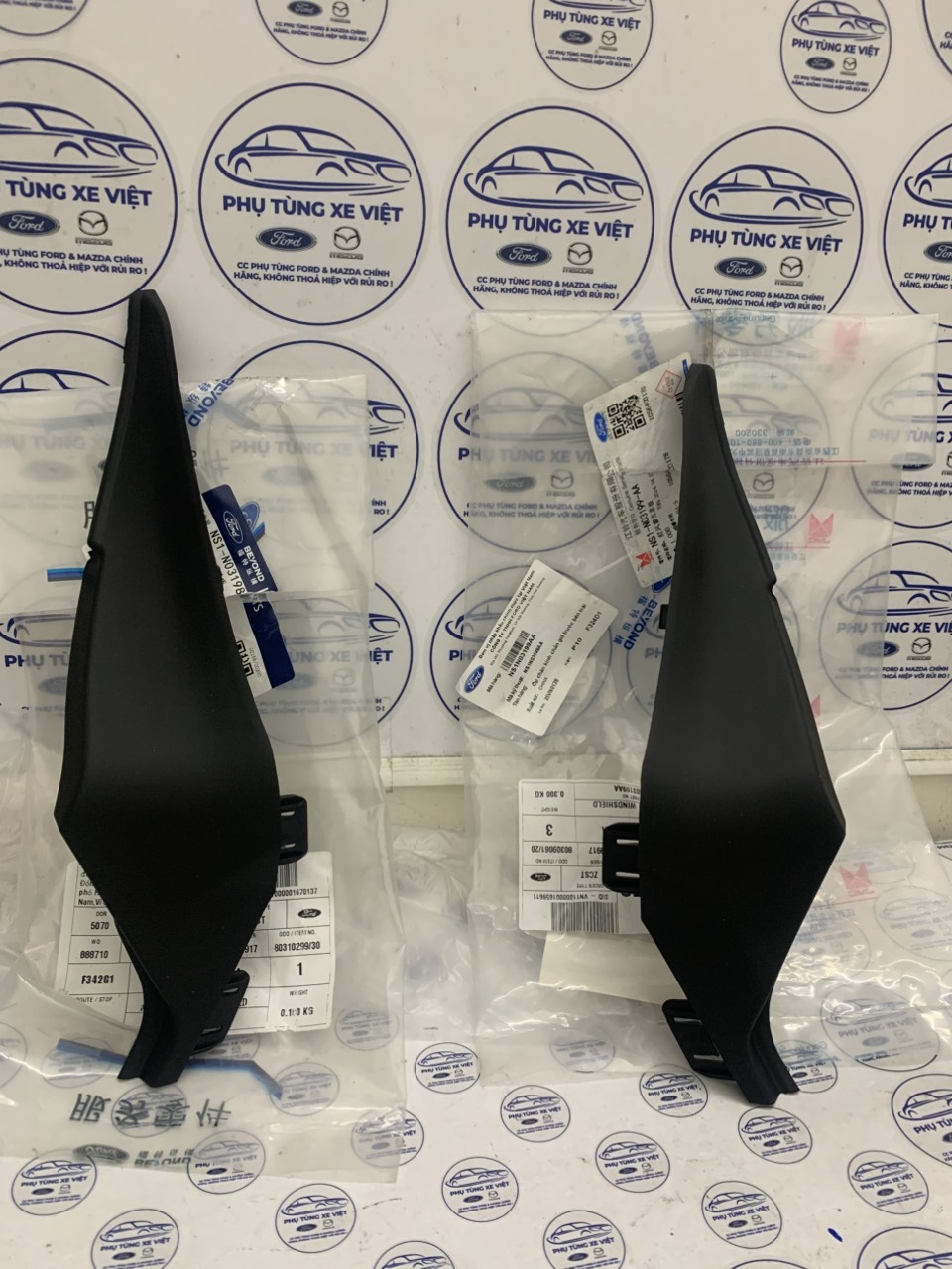 Che bản lề Ốp góc chân kính chắn gió Ford Territory NS1N03199A