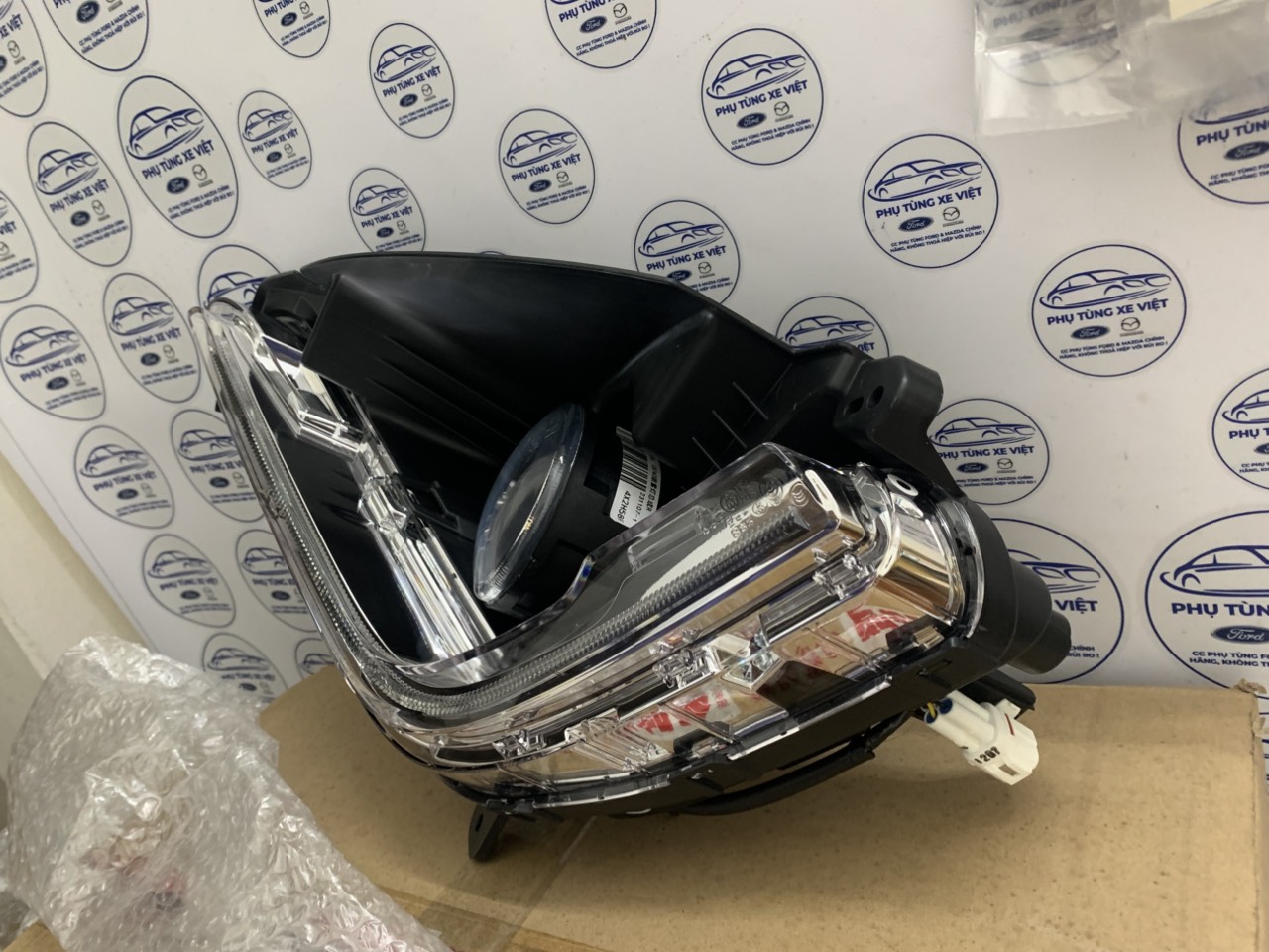 Đèn gầm bên phụ Ford Territory JS113411BC JS1-13411-BC