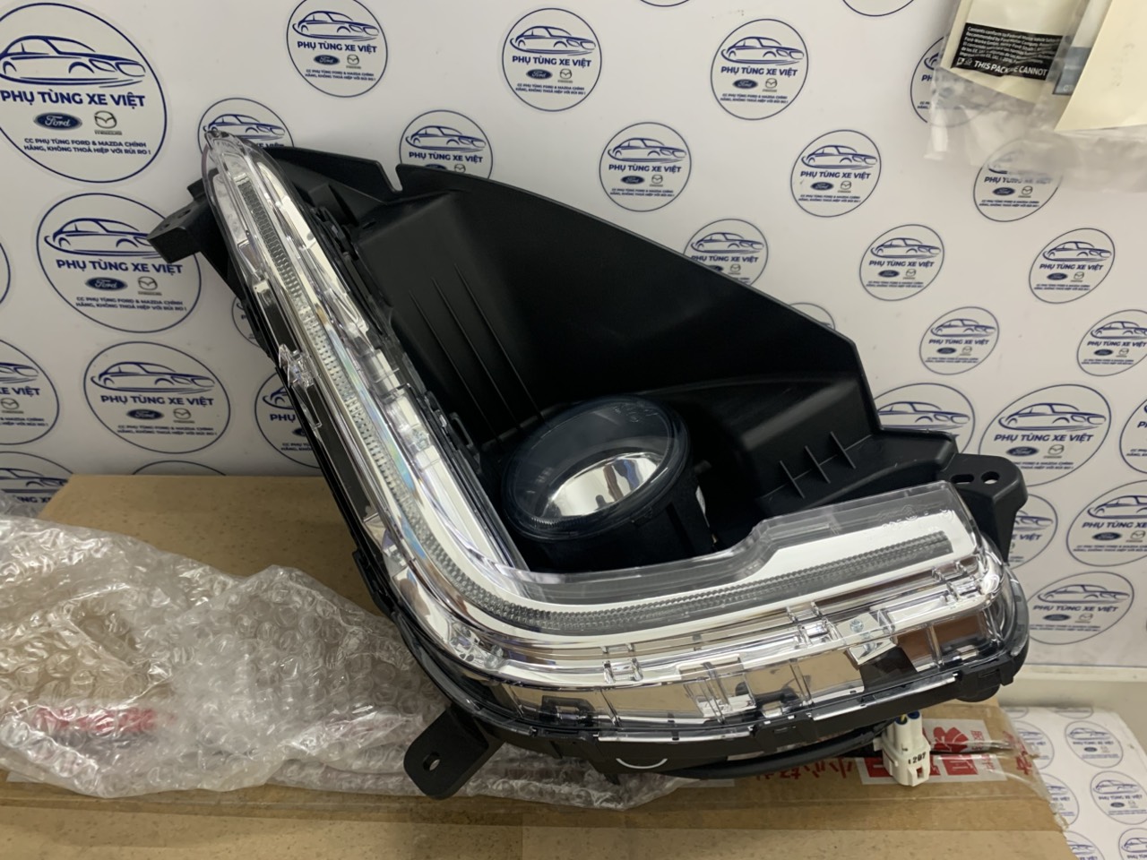 Đèn gầm bên phụ Ford Territory JS113411BC JS1-13411-BC