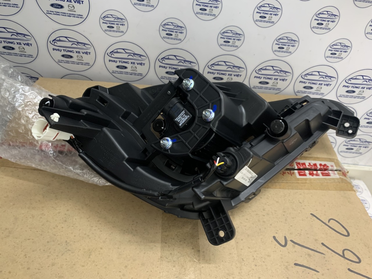 Đèn sương mù Ford Territory bên lái JS113412BC JS1-13412-BC