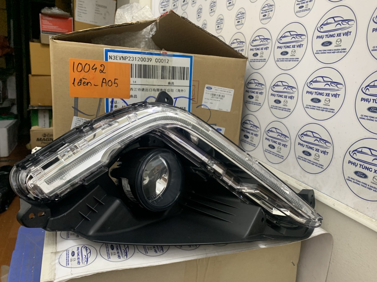 Đèn sương mù Ford Territory bên lái JS113412BC JS1-13412-BC