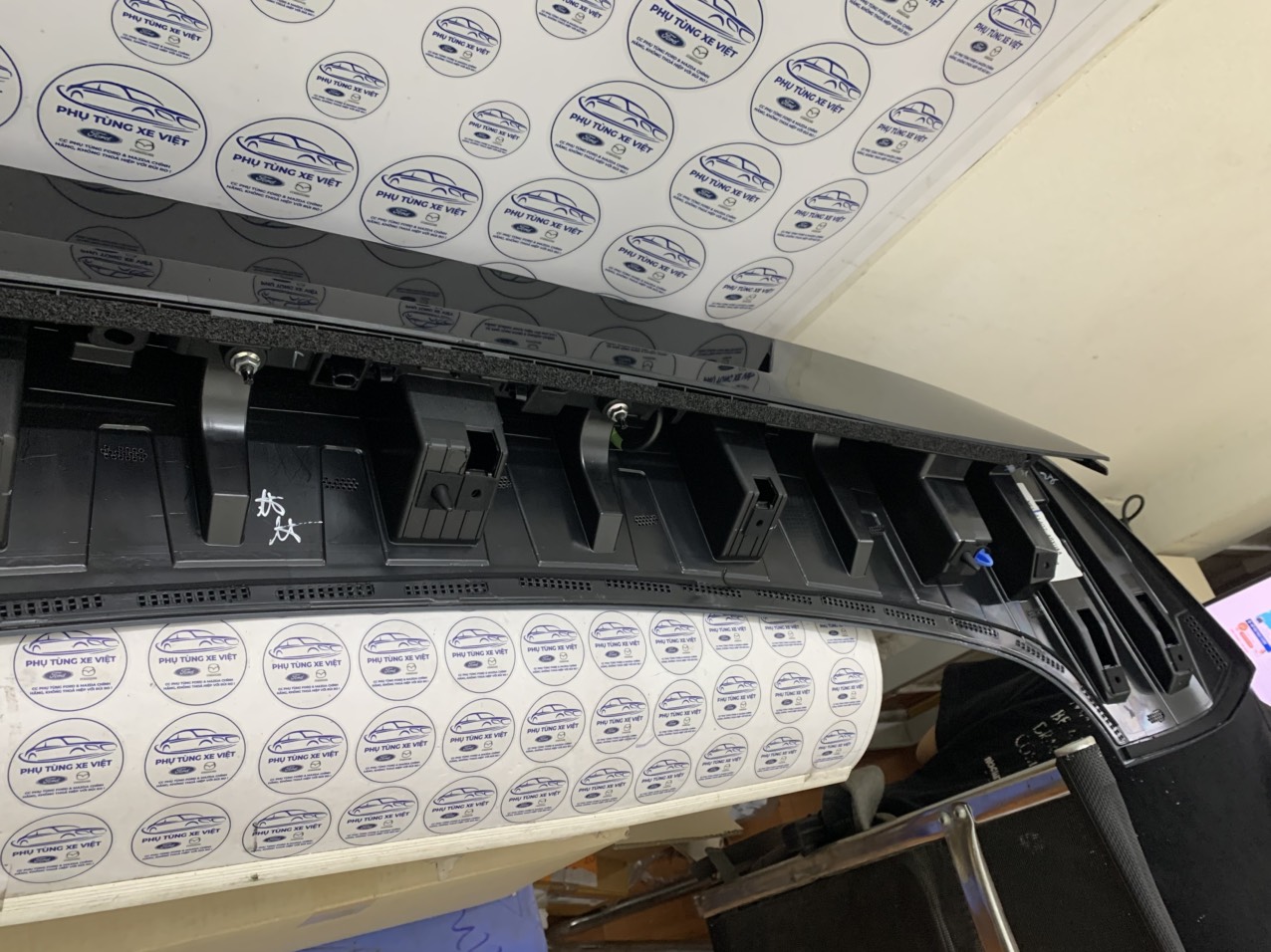 Đuôi gió, cánh hướng gió cốp sau Ford Territory NS141402ACXUA