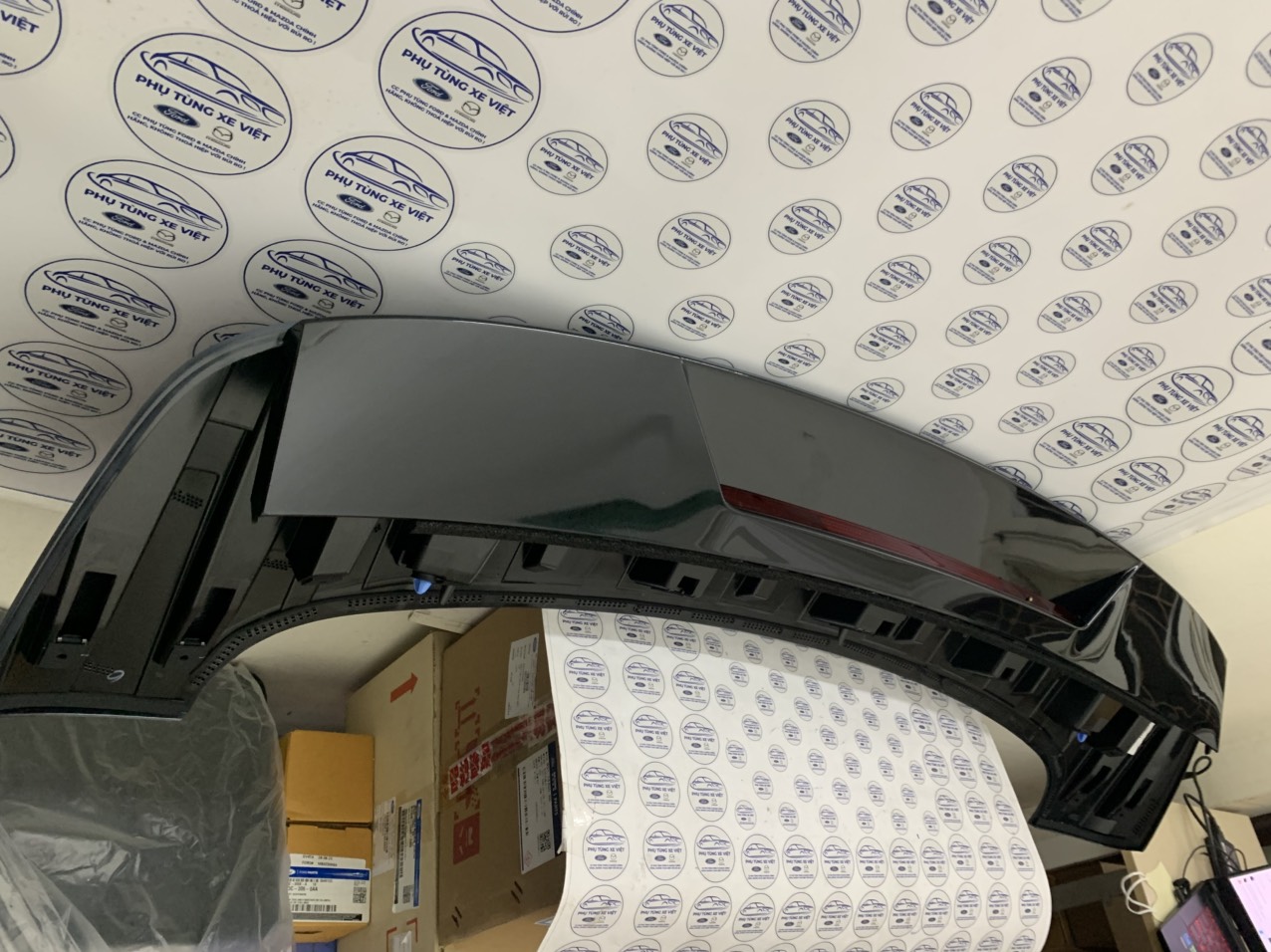 Đuôi gió, cánh hướng gió cốp sau Ford Territory NS141402ACXUA