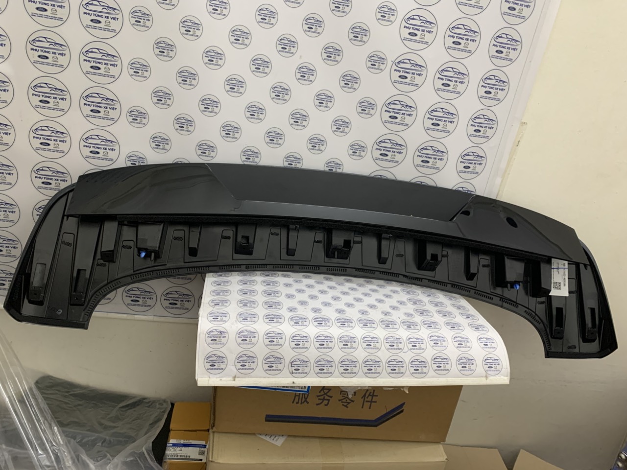 Đuôi gió, cánh hướng gió cốp sau Ford Territory NS141402ACXUA