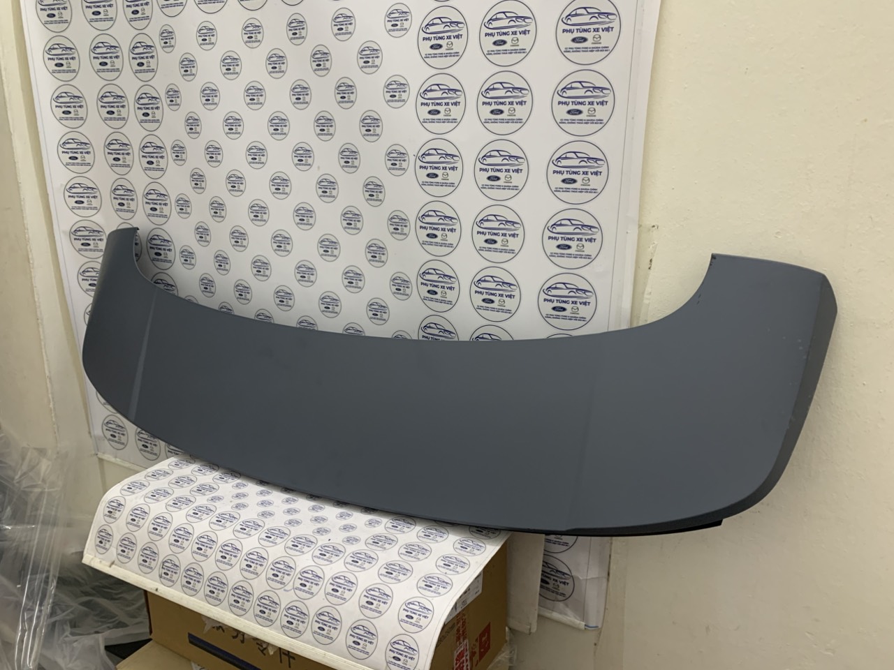 Đuôi gió, cánh hướng gió cốp sau Ford Territory NS141402ACXUA