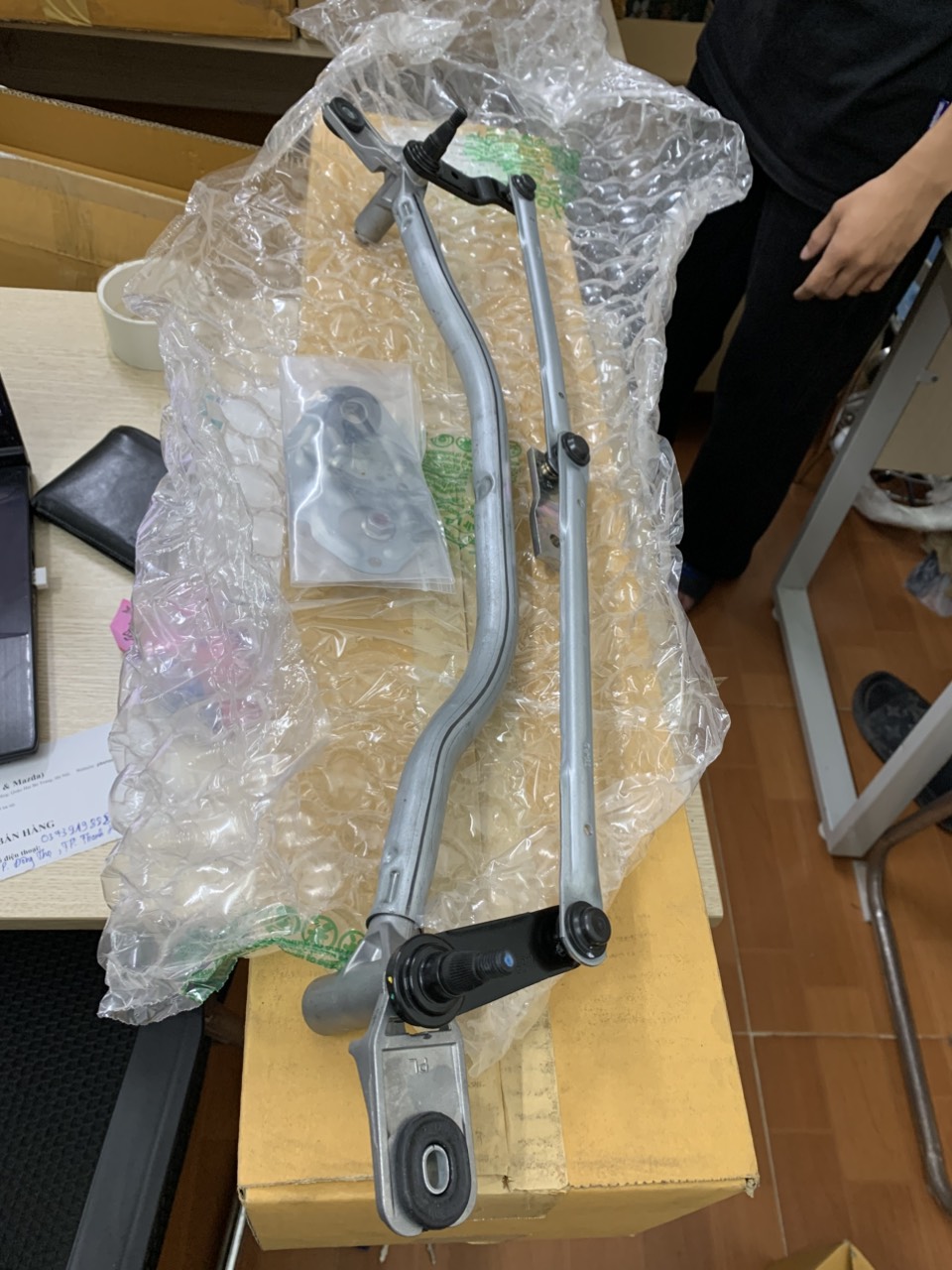 Giằng gạt mưa Ford Ranger 2015 16 17 18 19 20 21 EB3Z17566A