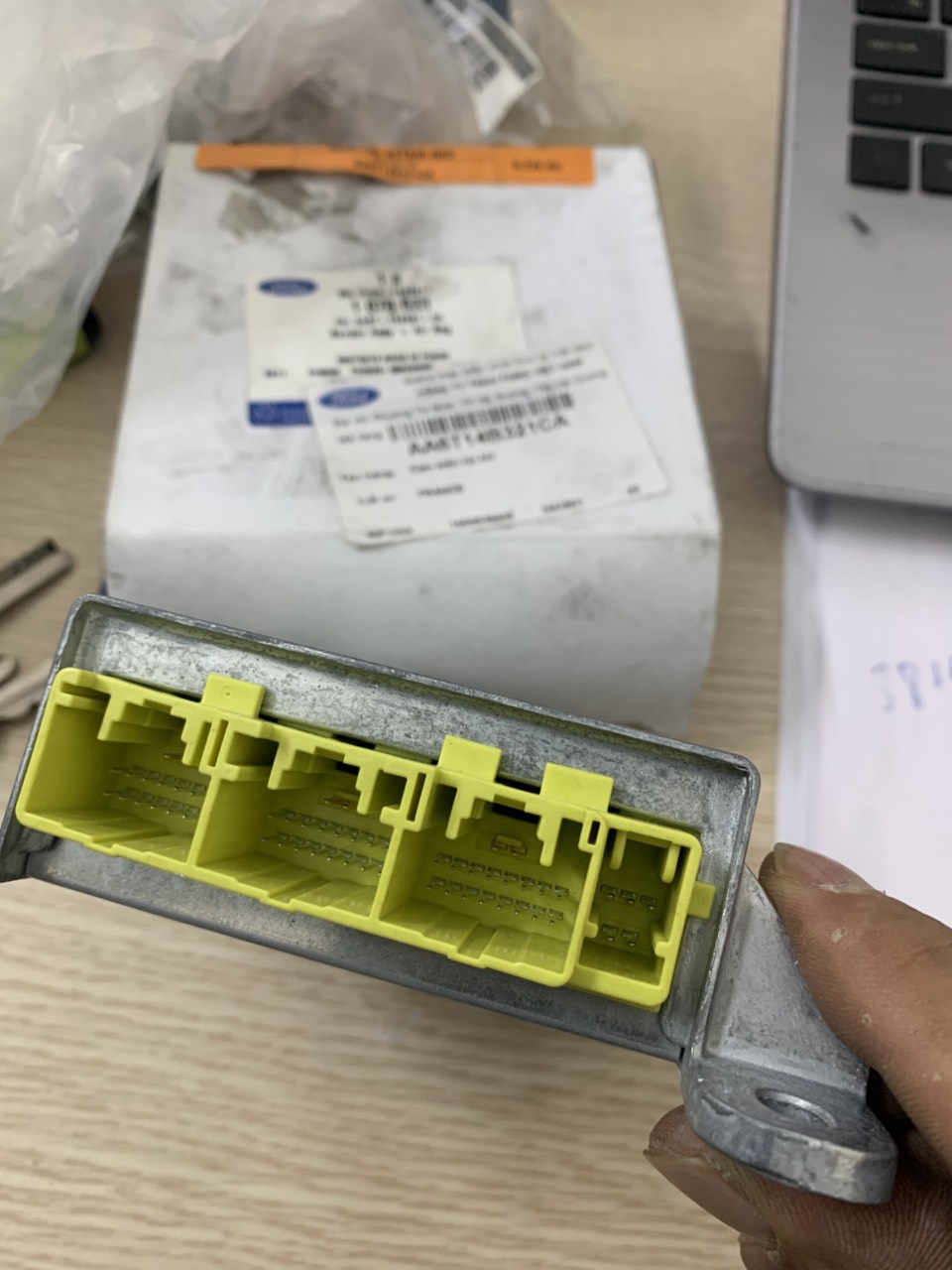 Hộp điều khiển túi khí Ford Fiesta AA6Z14B321C AA6T14B321CA