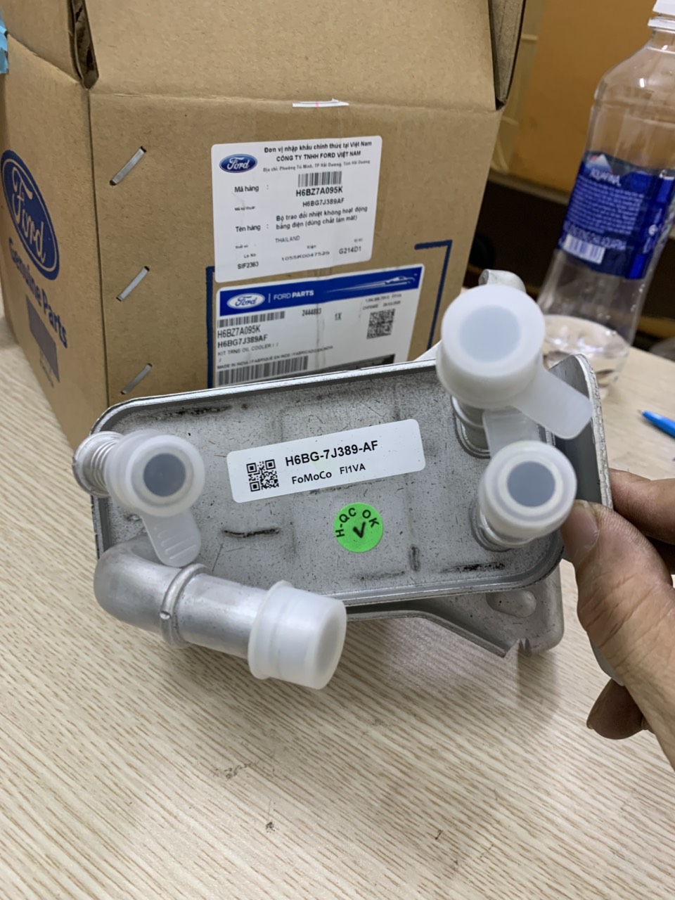 Két sinh hàn dầu máy Ford EcoSport 2018 19 20 21 H6BZ7A095K