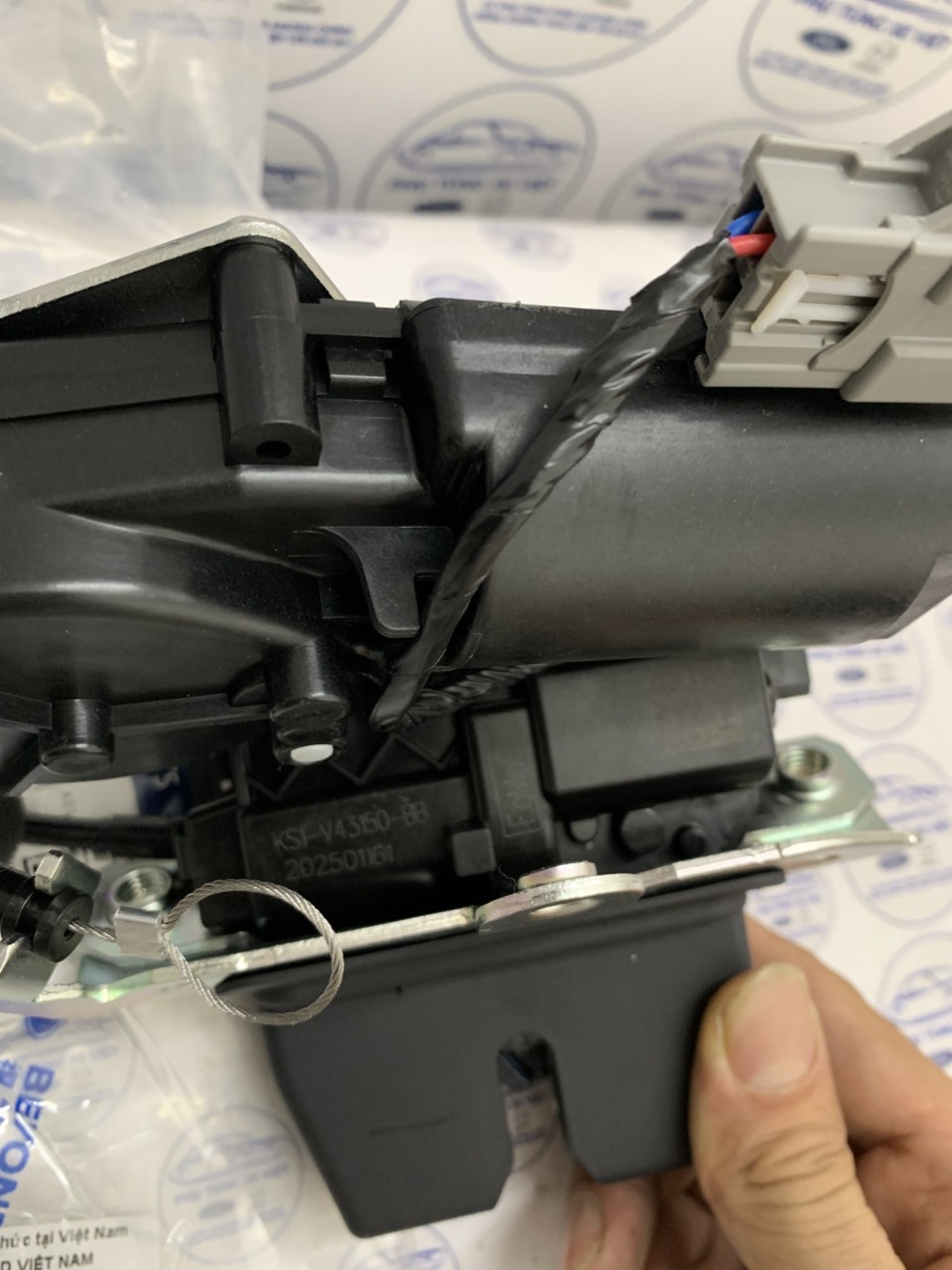 Khoá cốp sau Ford Territory, khoá cửa hậu Territory KS1V43150BB