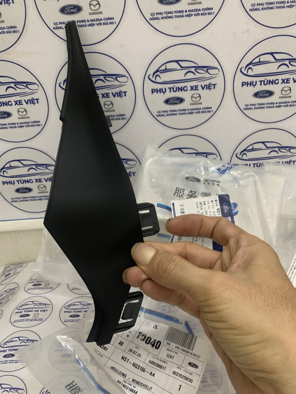 Ốp viền chân kính chắn gió trước Ford Territory NS1-N03198-A