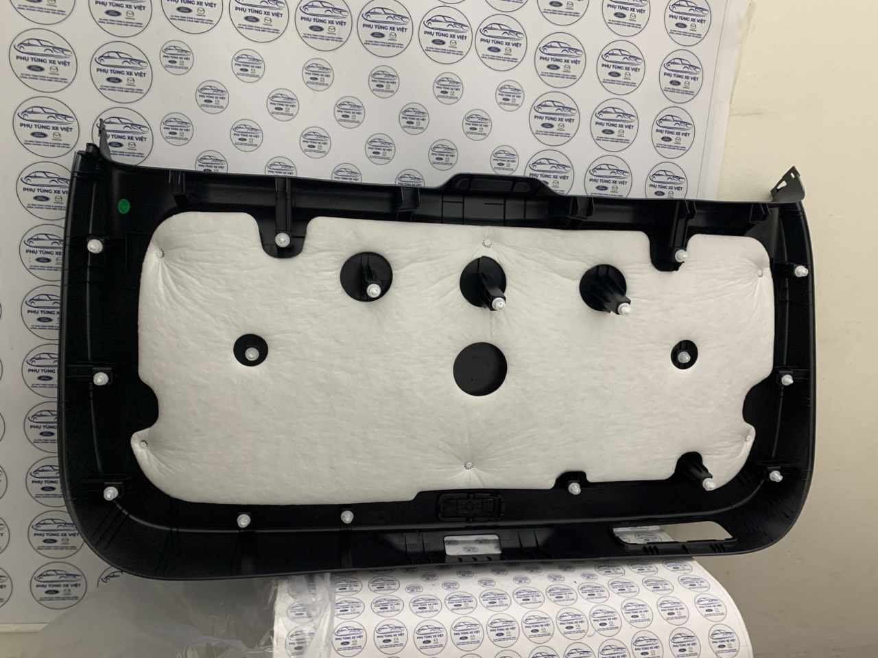 Tappy cửa hậu Ford Territory NS1B40707AAE4 NS1-B40707-AAE4