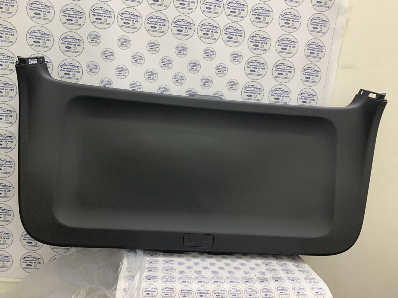 Tappy cửa hậu Ford Territory NS1B40707AAE4 NS1-B40707-AAE4