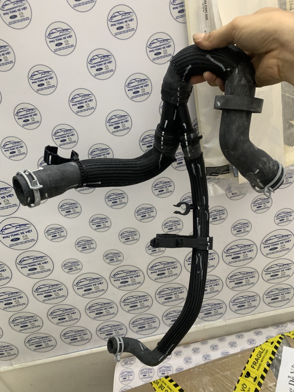 Tuy ô két nước dưới Ford EcoSport 2018 9 20 21 22 GN1Z8260AE