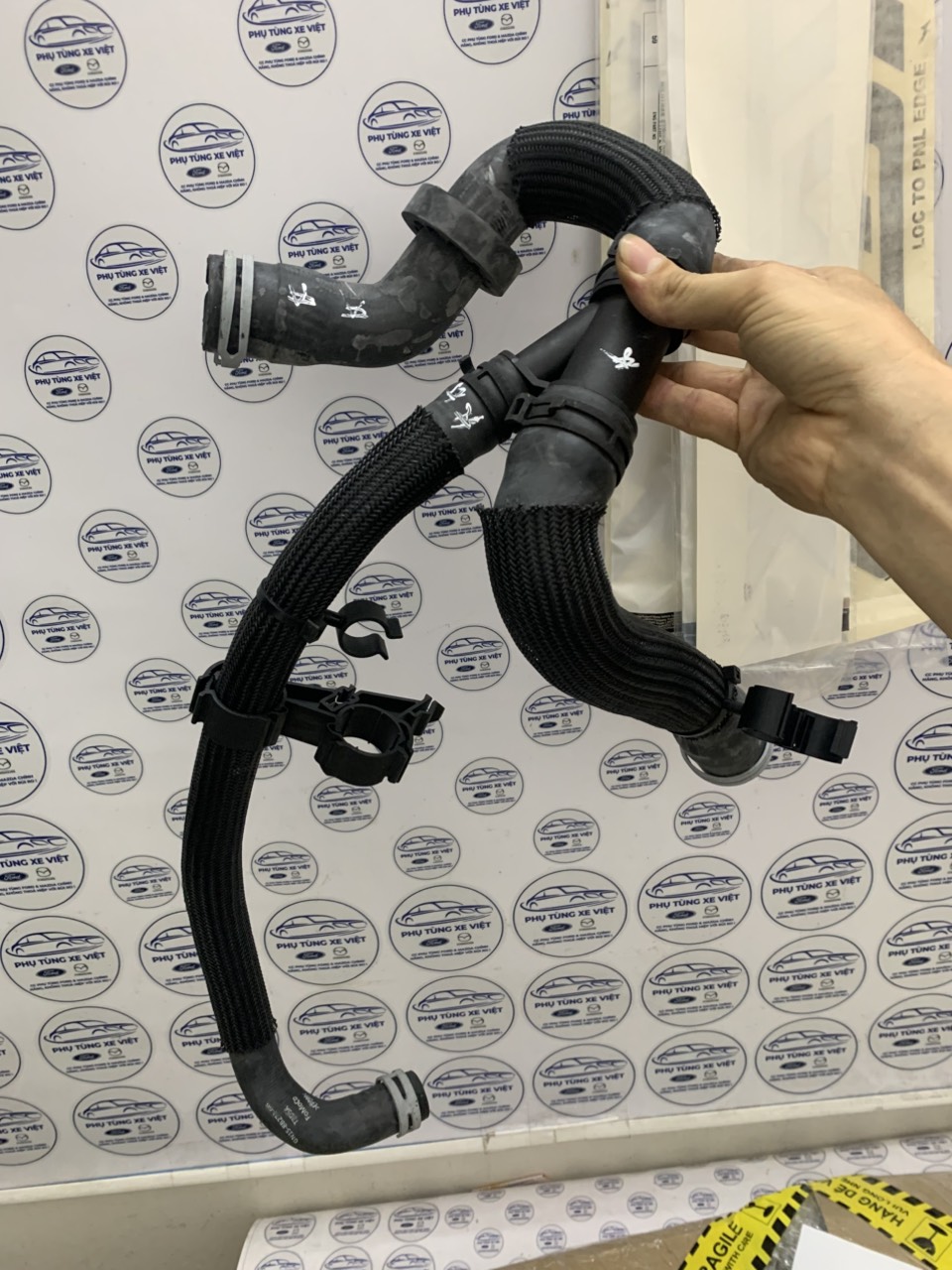 Tuy ô két nước dưới Ford EcoSport 2018 9 20 21 22 GN1Z8260AE