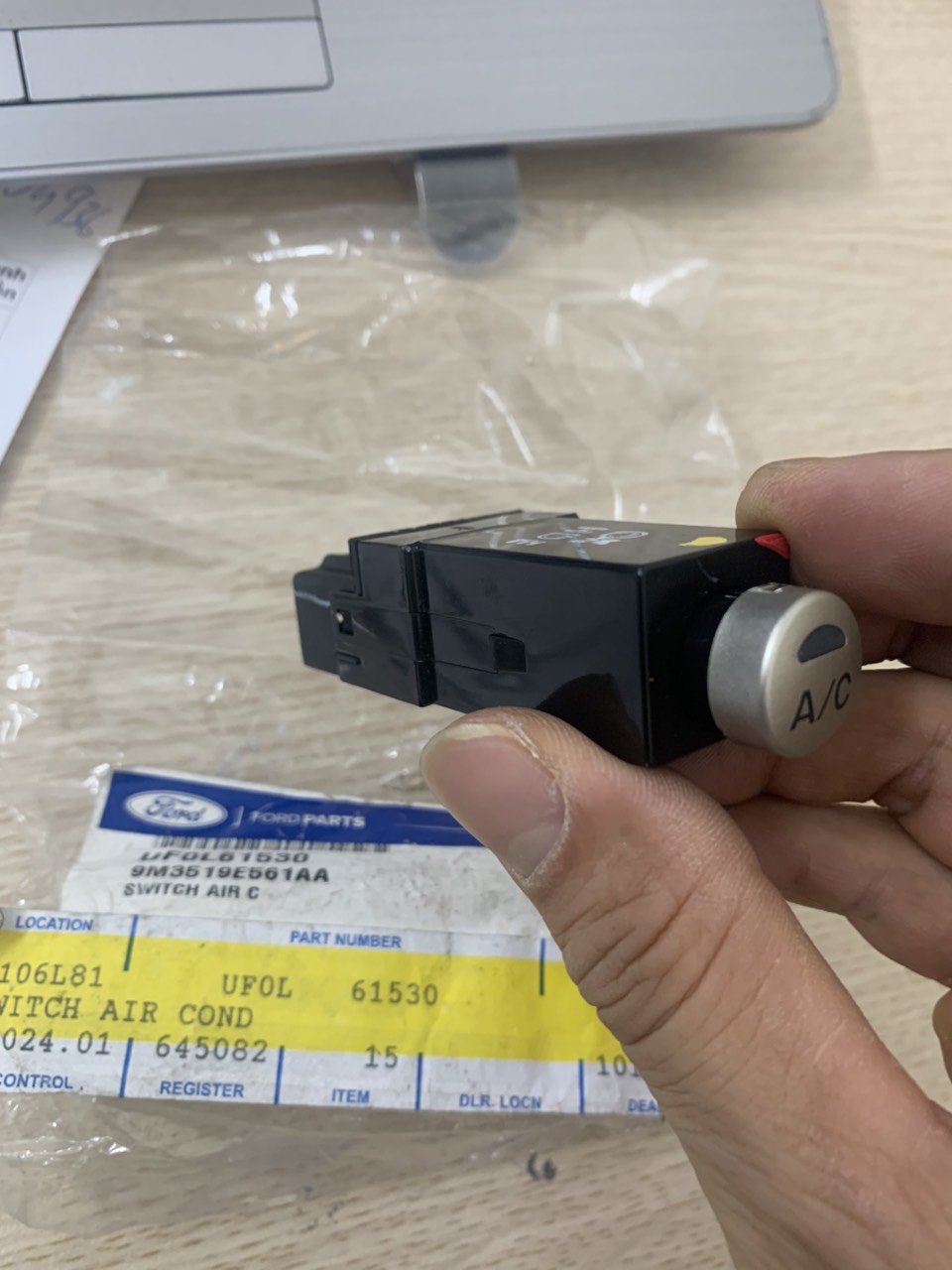 Công tắc AC, công tắc điều hoà Everest 2009 10 11 12 13 14