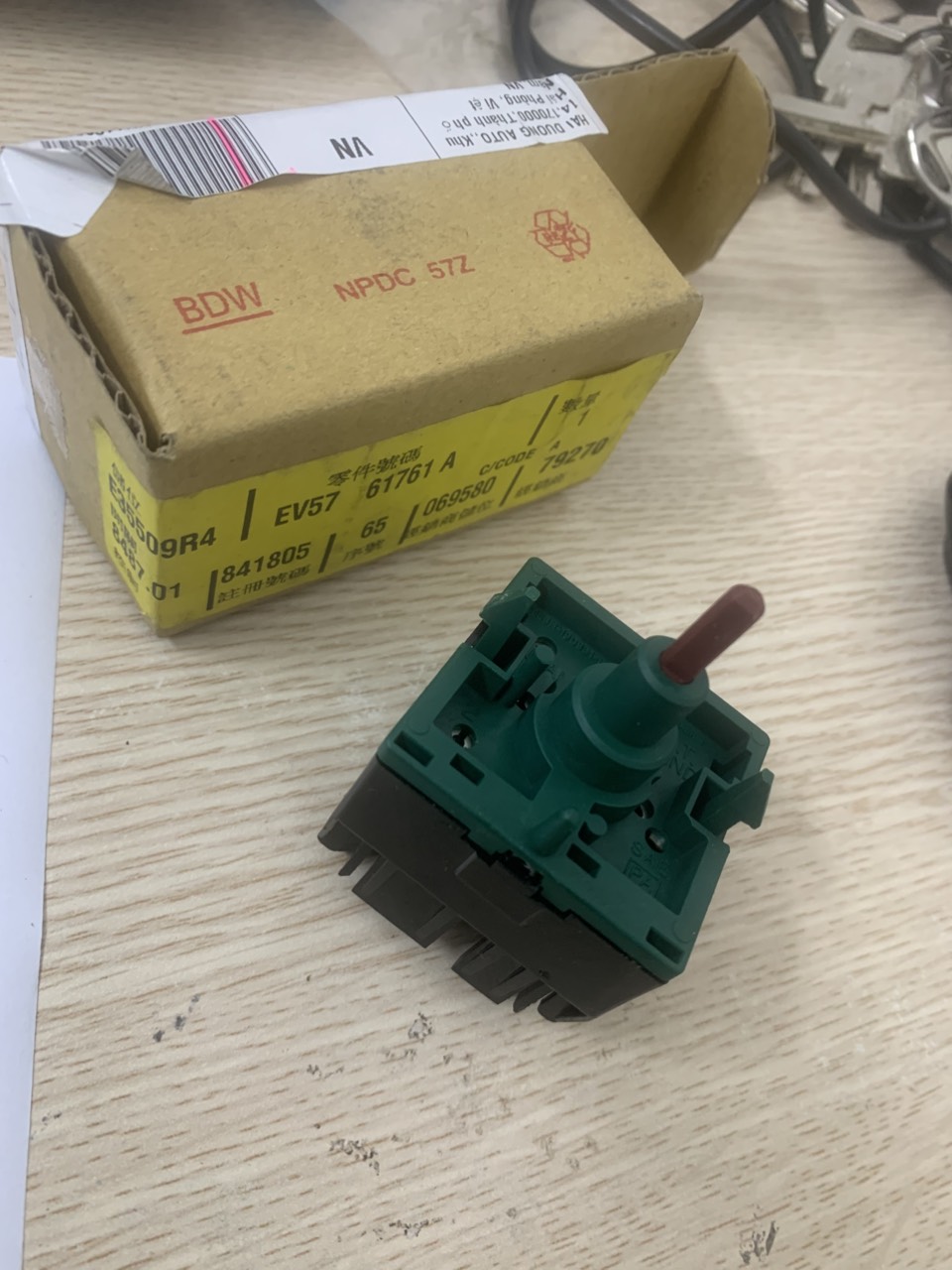 Công tắc chỉnh điều hoà bên phụ Ford Escape EV5761761A