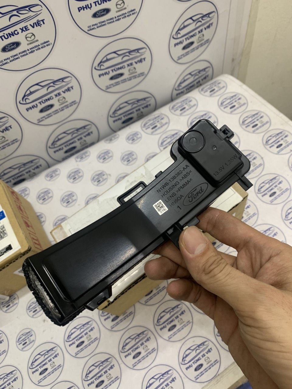 Đèn xi nhan gương Ford Everest 2022 23 24 5 N1WZ13B375A 74A